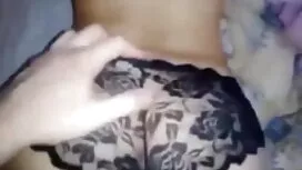 یک عوضی جوان با سینه ...