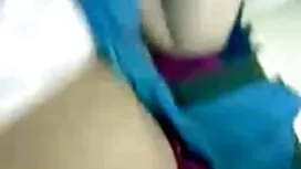 دختری که در خارج از  ...