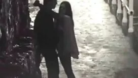 شخص با کاغذ بلوند ال ...