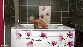 سبزه نوک انگشتان خود ...