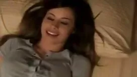 لب های این دختر زیبا ...