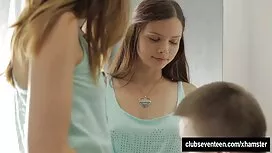 یک سبزه زیبا ، پر از ...