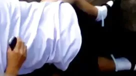 دختر جوان در دامن دا ...